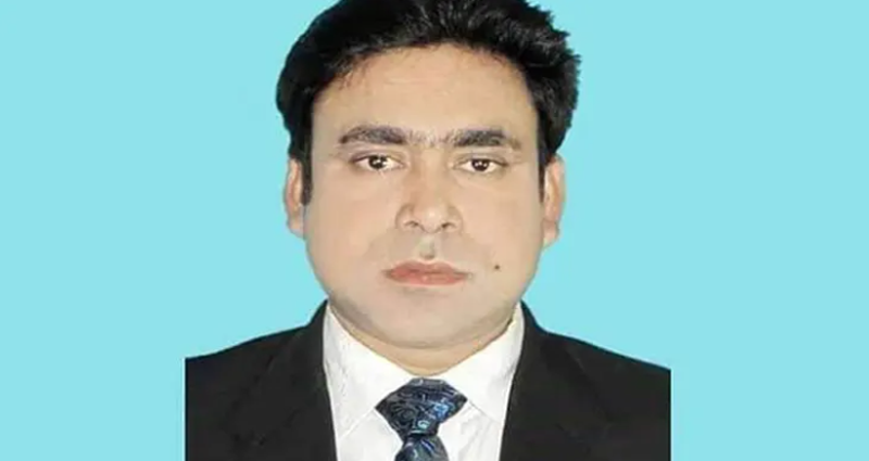 কলেজছাত্রীকে ধর্ষণ: পৌর মেয়র গ্রেপ্তার