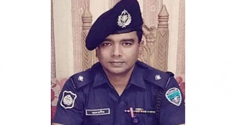 ওসিকে কুপিয়ে মোবাইলফোন-টাকা নিলো দুর্বৃত্তরা