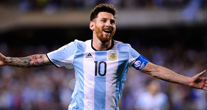 বেশ কিছু রেকর্ডের সামনে দাঁড়িয়ে মেসি