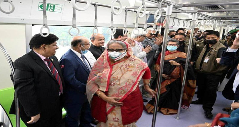দেশের প্রথম মেট্রোরেলে প্রথম যাত্রা সম্পন্ন করলেন প্রধানমন্ত্রী