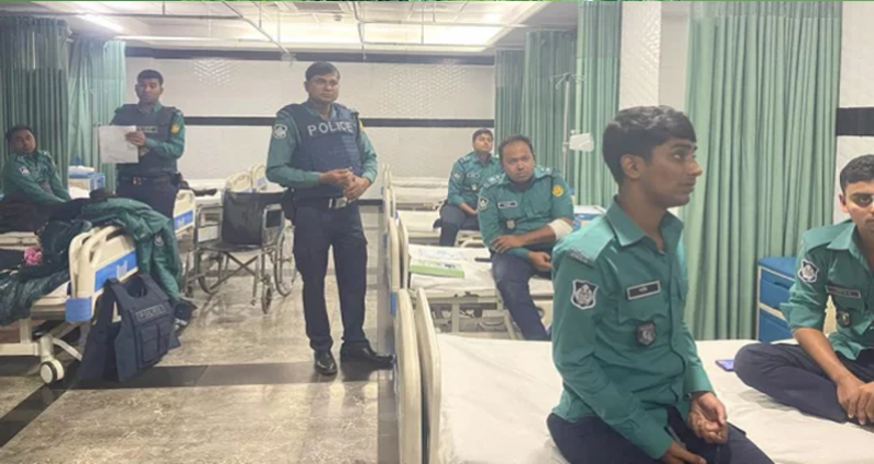 জামায়াতের হামলায় পুলিশের ১০ সদস্য আহত: ডিএমপি