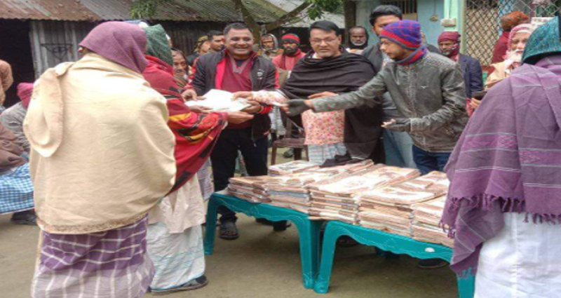 কালীগঞ্জে গ্রামবাসীর মাঝে শীতবস্ত্র বিতরণ অব্যাহত রেখেছে আওয়ামী লীগ নেতা
