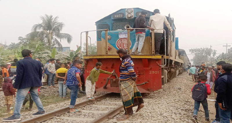 পূবাইলে এগারোসিন্ধুর প্রভাতীর ইঞ্জিনে যান্ত্রিক ত্রুটি, ট্রেন চলাচল স্বাভাবিক