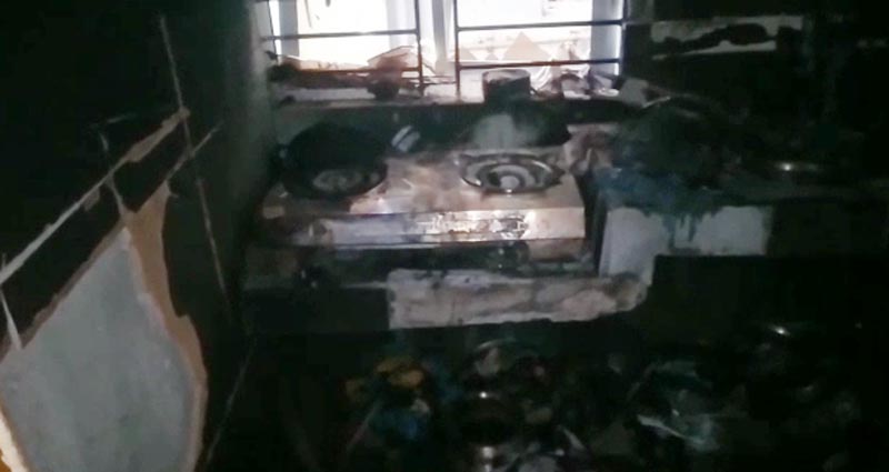 গাজীপুরে আগুনে পুড়ে রান্নাঘরেই ট্রাফিক সার্জেন্টের স্ত্রীর মৃত্যু