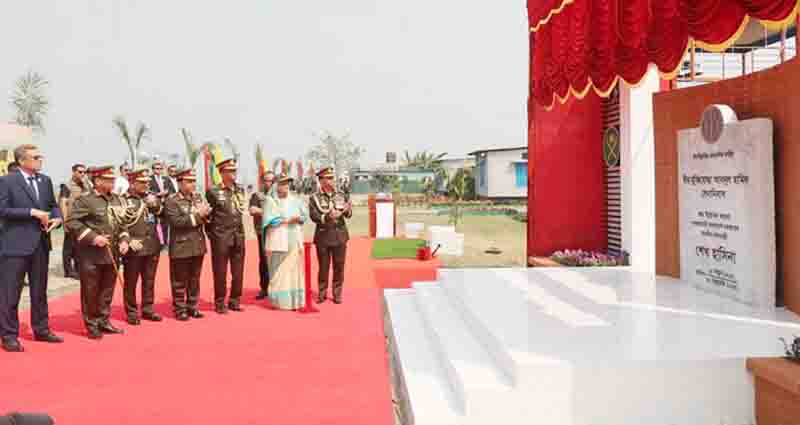 আবদুল হামিদ সেনানিবাস উদ্বোধন করলেন প্রধানমন্ত্রী