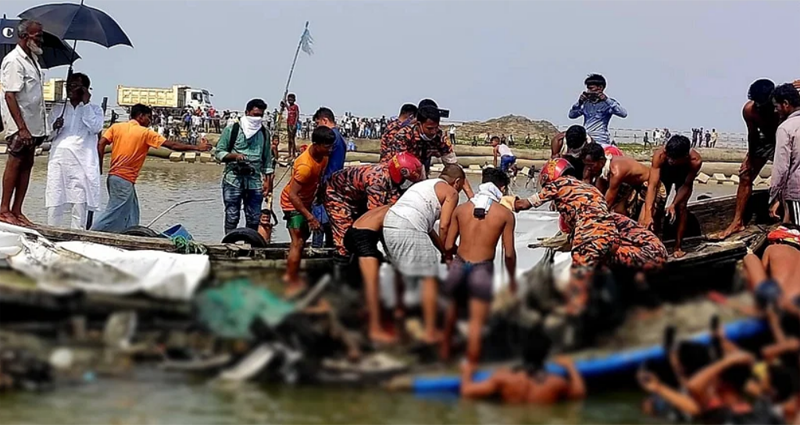 কক্সবাজারে ট্রলার থেকে হাত-পা বাঁধা ১০ জেলের অর্ধগলিত মরদেহ উদ্ধার