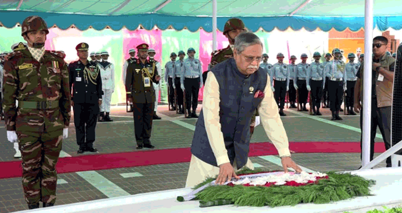 টুঙ্গিপাড়ায় জাতির পিতার সমাধিতে রাষ্ট্রপতি সাহাবুদ্দিনের শ্রদ্ধা
