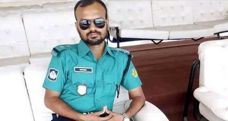 বাসচাপায় পুলিশের এসআই ও দুদক কর্মকর্তার মৃত্যু