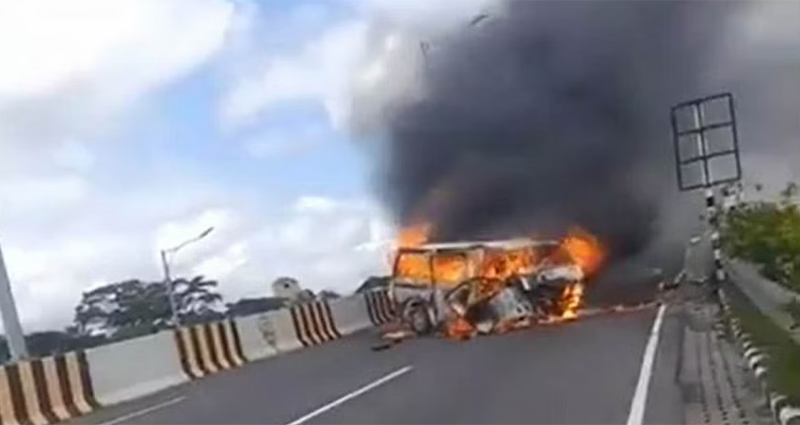 ফরিদপুরে অ্যাম্বুলেন্সে অগ্নিকাণ্ডে নিহত ৭