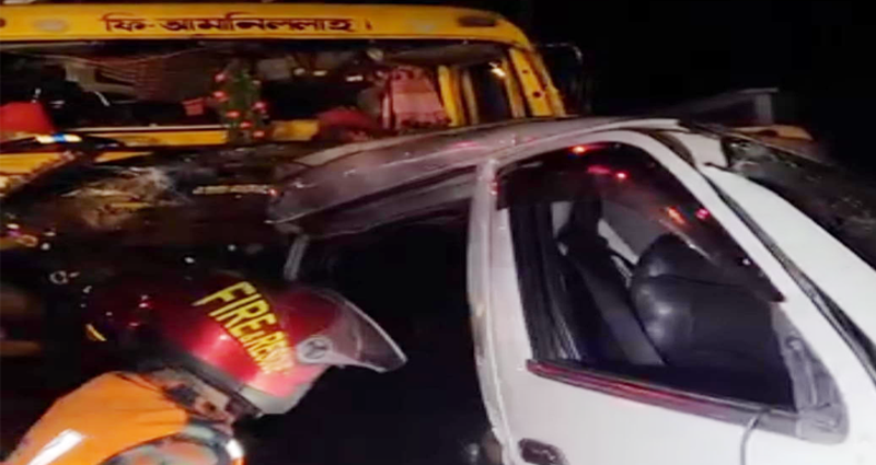 মধ্যরাতে নরসিংদীতে ট্রাক-মাইক্রোবাসের সংঘর্ষ, নিহত ৭