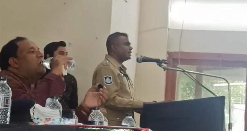 শোক দিবসে অর্থমন্ত্রীর জন্য ভোট চাইলেন নাঙ্গলকোট থানার ওসি