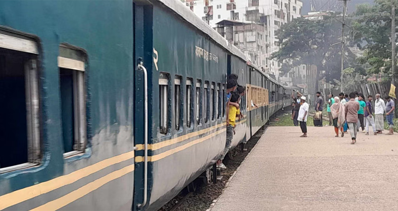 ৮ মাস পর ঢাকা-নারায়ণগঞ্জ রেল চলাচল শুরু