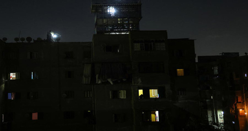 উৎসবের আগে যখন তখন ‘ছুটি’ নিচ্ছে বিদ্যুৎ! খেয়ালি লোডশেডিংয়ে গলদঘর্ম মানুষ