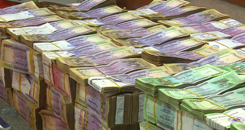 ব্যাংক থেকে নগদ টাকা উত্তোলনের সীমা ১ লাখ বাড়িয়ে এখন ৫ লাখ