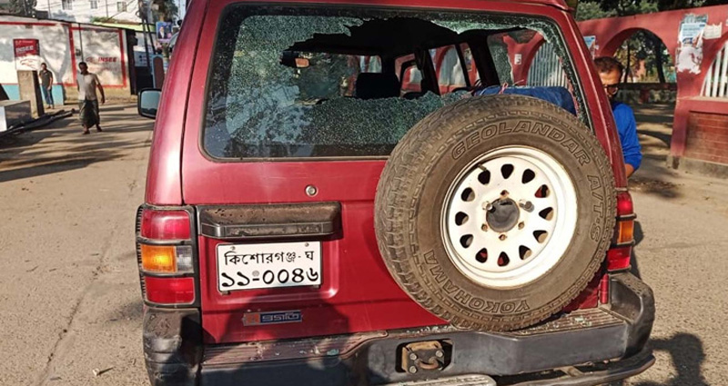 কিশোরগঞ্জে ইউএনও’র গাড়িতে হামলা
