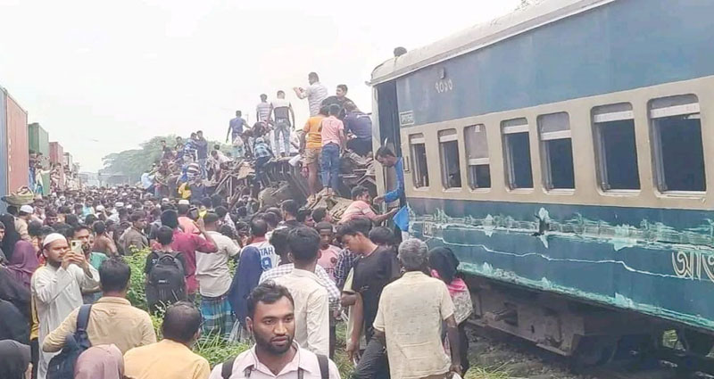 ভৈরবে ভয়াবহ ট্রেন দুর্ঘটনায় অন্তত ১৫ জনের মৃত্যু