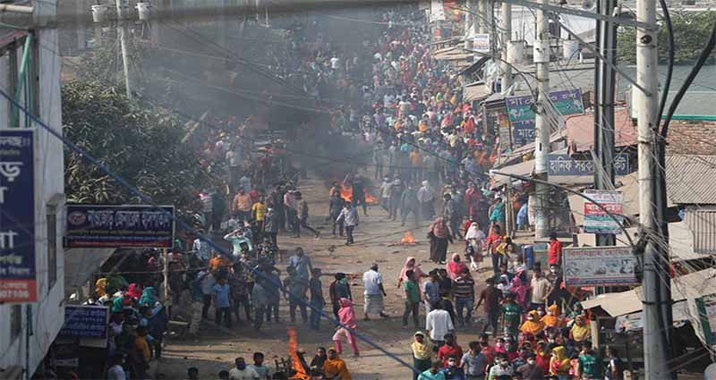 গাজীপুরে শ্রমিক-পুলিশ সংঘর্ষ, আরেক শ্রমিকের মৃত্যু