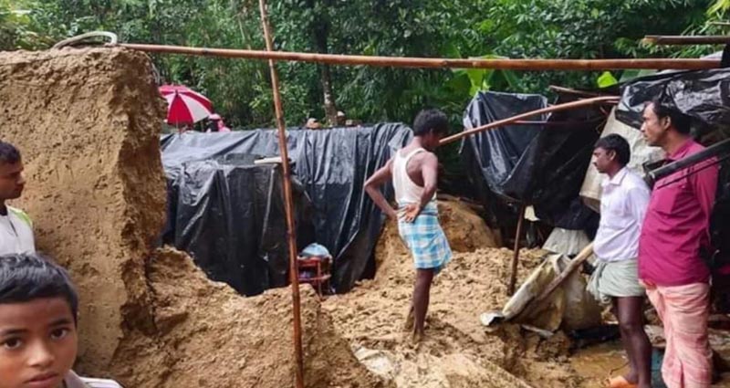 টেকনাফে মাটির দেয়ালচাপায় একই পরিবারের ৪ জন নিহত