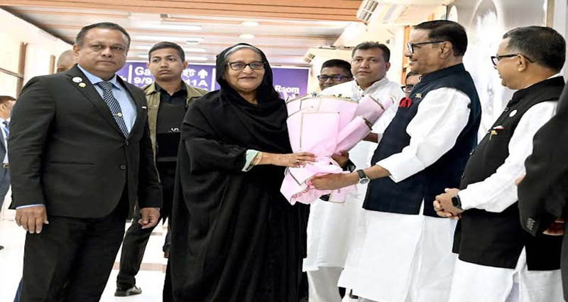 দেশে ফিরেছেন প্রধানমন্ত্রী