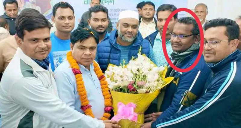 আওয়ামী লীগের প্রার্থীকে ফুলেল শুভেচ্ছা দেওয়ায় এসআই প্রত্যাহার