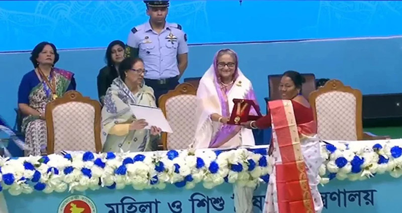 পাঁচ নারীকে রোকেয়া পদক দিলেন প্রধানমন্ত্রী