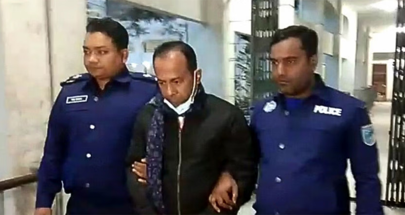 ডিসি অফিসের সামনে থেকে কার্টনভর্তি ৪২ লাখ টাকা উদ্ধার, সার্ভেয়ার গ্রেপ্তার