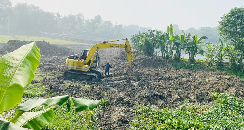 কালীগঞ্জে অনুমতি ছাড়া কৃষি জমির মাটি কাটায় ৫০ হাজার টাকা জরিমানা