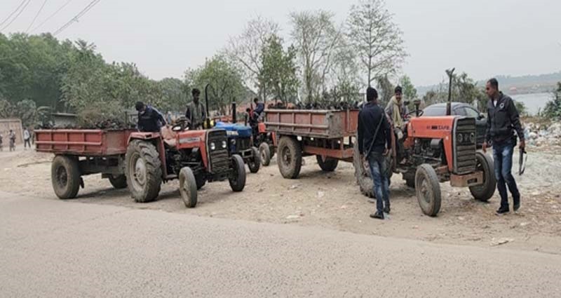 কালীগঞ্জে সড়কের আতঙ্ক অবৈধ ট্রলি বন্ধে অভিযান, দুই লক্ষাধিক টাকা জরিমানা
