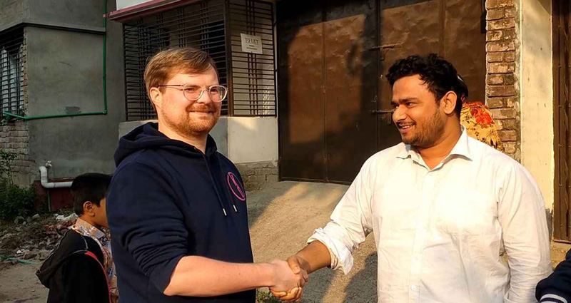 বাংলাদেশি ফ্রিল্যান্সারের বাড়িতে জার্মানির ক্লায়েন্ট