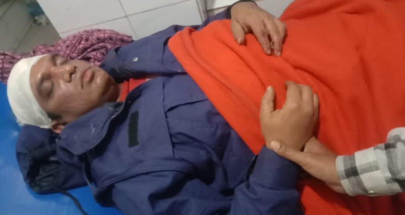 শ্রীপুরে ডাকাতের হামলায় দুই পুলিশ আহত, আটক ১