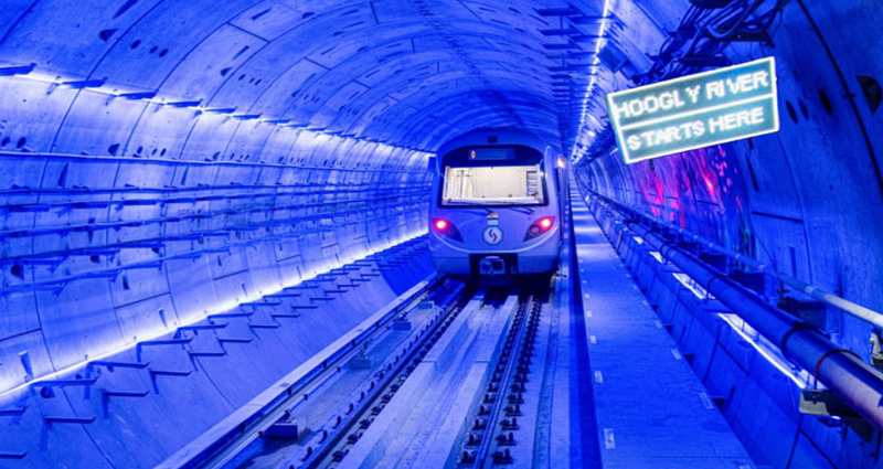 কলকাতায় গঙ্গার নীচ দিয়ে মেট্রোরেল উদ্বোধন করলেন মোদি