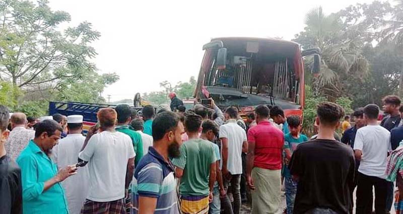 ফরিদপুরে বাস-পিকআপ সংঘর্ষে নিহত ১১