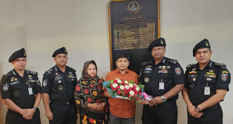 অপহৃত ব্যাংক ম্যানেজার নেজাম উদ্দিনকে পরিবারের কাছে হস্তান্তর