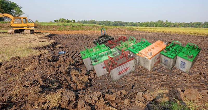 কালীগঞ্জে কৃষি জমি থেকে মাটি কাটা বন্ধে ইউএনও’র অভিযান, ব্যাটারি জব্দ