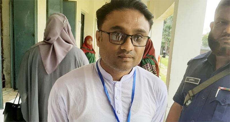শ্রীপুরে ভোট কেন্দ্রে প্রভাব বিস্তারের দায়ে স্কুল শিক্ষককে ৩ দিনের দণ্ড