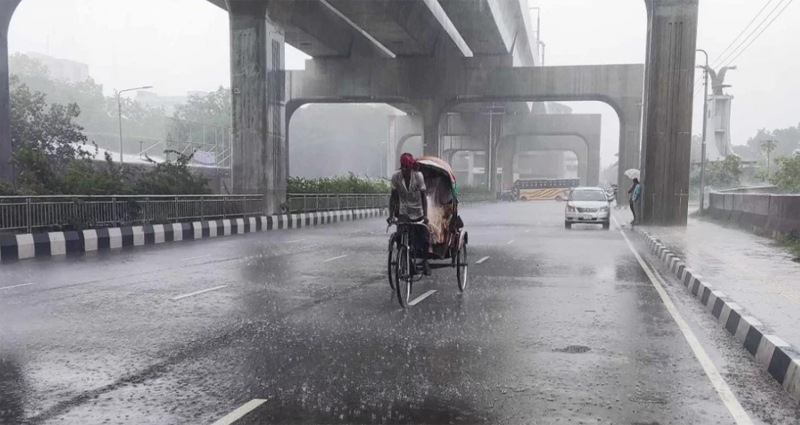 ঢাকাতে দমকা বাতাসের সঙ্গে বৃষ্টি