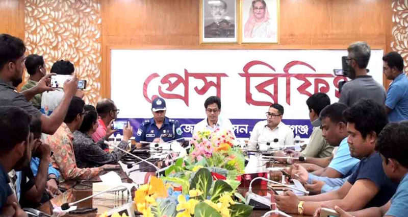 চেয়ারম্যান প্রার্থীর সঙ্গে গোপন বৈঠক, পাঁচ প্রিসাইডিং কর্মকর্তাসহ গ্রেপ্তার ৬