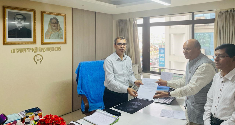 কালীগঞ্জে নিরবচ্ছিন্ন বিদ্যুৎ সরবরাহে বিআরইবি’র সদর দপ্তরে এমপি আখতারুজ্জামান