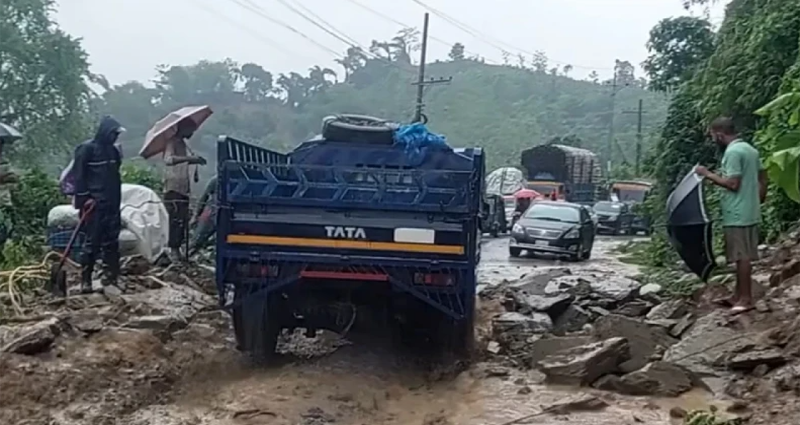 খাগড়াছড়িতে পাহাড় ধস, ঝুঁকিতে সাড়ে ৩ হাজার পরিবার