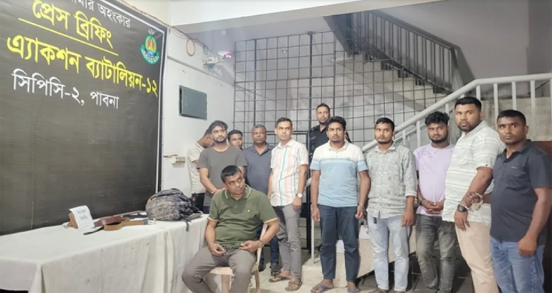 ২৪ লাখ টাকা ও ১০ সহযোগীসহ উপজেলা চেয়ারম্যান প্রার্থী আটক