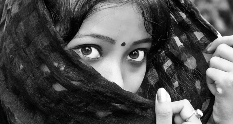 মুখের গড়ন অনুযায়ী যে ধরনের টিপ পরবেন