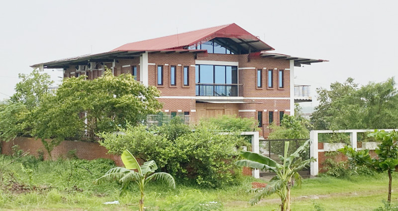 বেনজীরের ১০ কোটি টাকার বাংলোবাড়ি এখন স্থানীয়দের কাছে দর্শনীয় স্থান