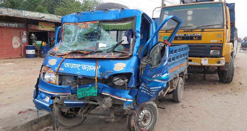 শ্রীপুরে ট্রাকের পেছনে পিকআপের ধাক্কা, নিহত ২