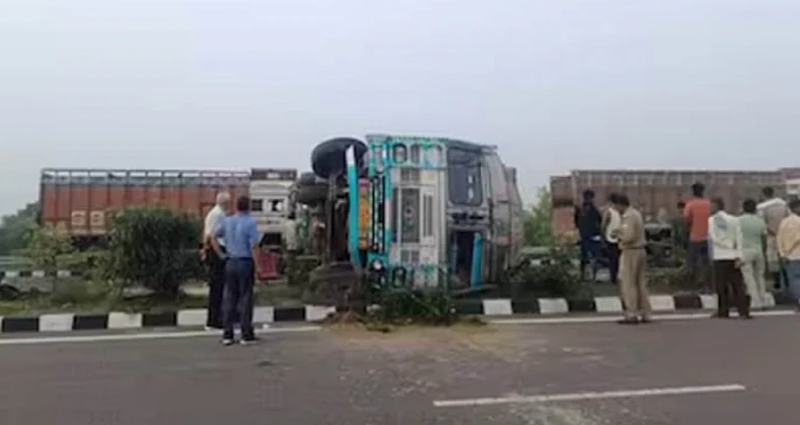 ভারতে এক্সপ্রেসওয়েতে ভয়াবহ দুর্ঘটনা, নিহত ১৮