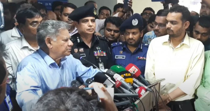 চাটুকারিতা করলে গণমাধ্যম বন্ধ করে দেওয়া হবে: স্বরাষ্ট্র উপদেষ্টা
