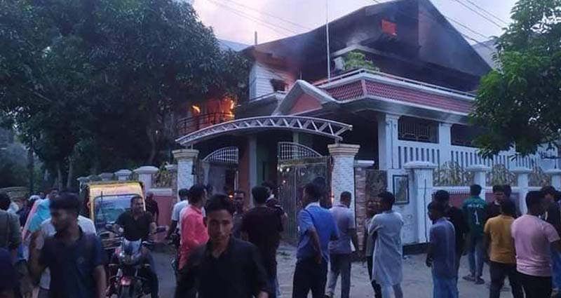 নড়াইলে মাশরাফির বাড়িতে আগুন