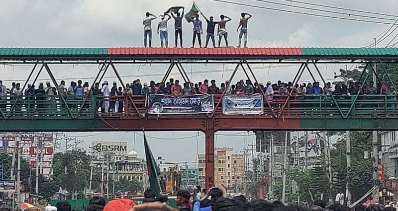 নরসিংদীতে মসজিদের সামনে চেয়ারম্যানসহ ৬ আ. লীগ নেতাকে পিটিয়ে হত্যা