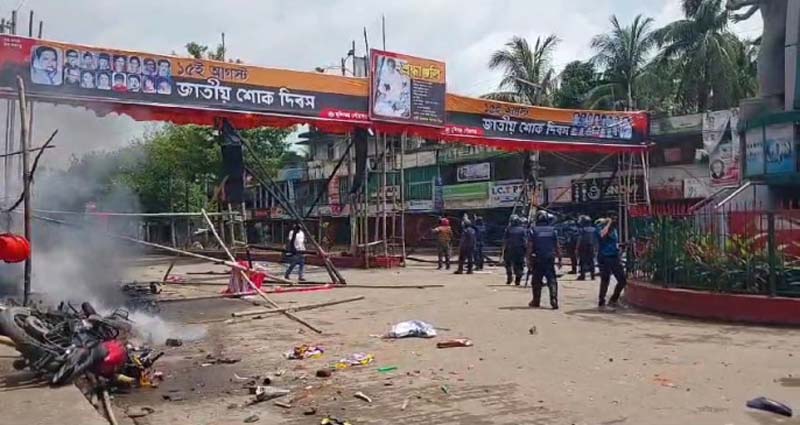 মুন্সিগঞ্জে আন্দোলনে ত্রিমুখী সংঘর্ষ: নিহত দুই