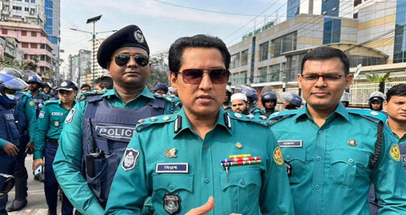 মাত্র দেড় লাখ টাকায় দেশ ছাড়েন বিপ্লব কুমার!