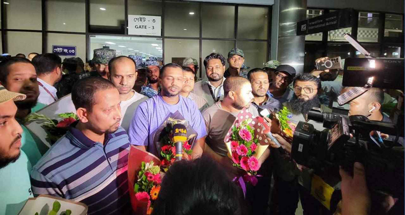 দেশে ফিরলেন আমিরাতে ক্ষমা পাওয়া ১৪ বাংলাদেশি